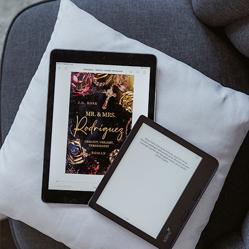 Foto af en iPad og en Tolino e-reader